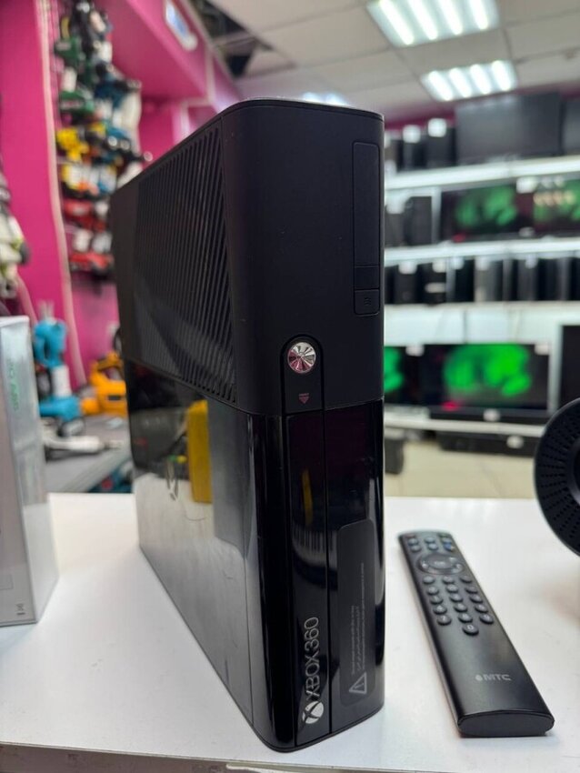 Игровая приставка XBOX 360