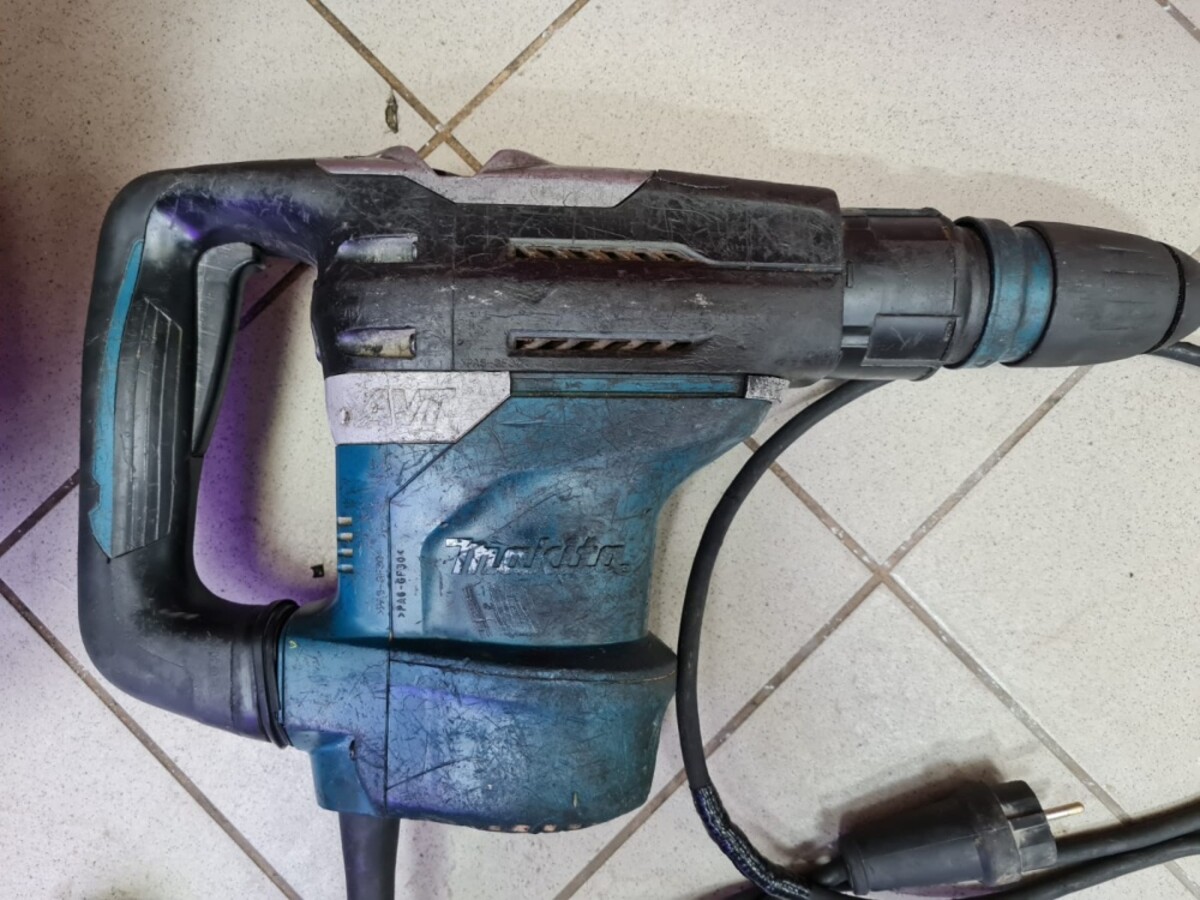 Перфоратор Makita HR4013C