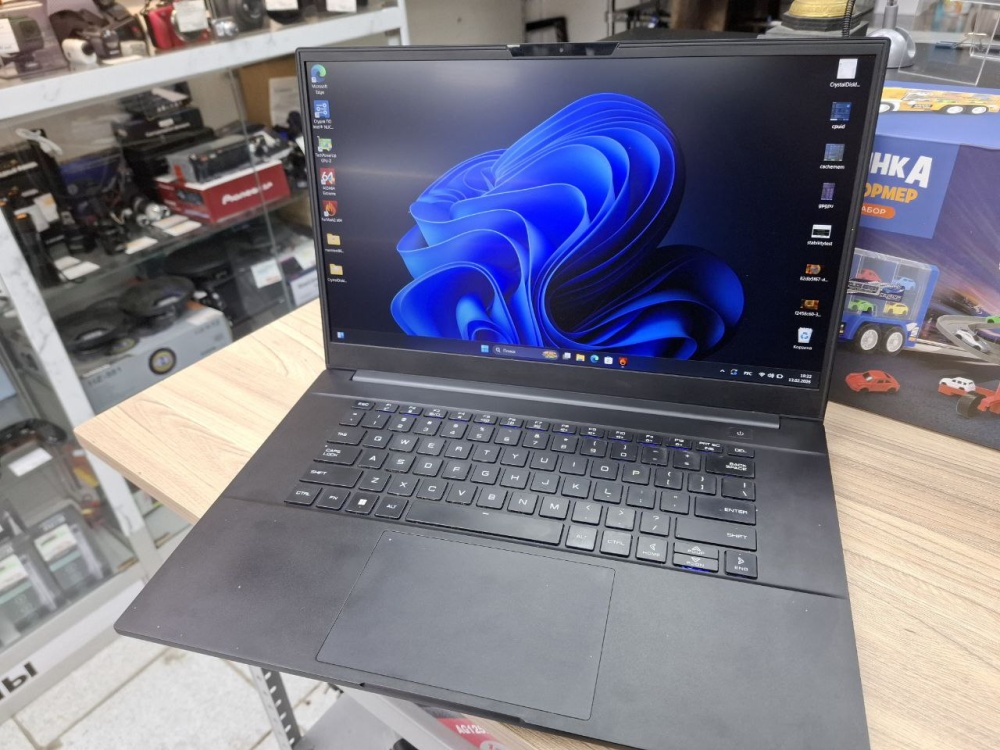 Ноутбук MSI 1650