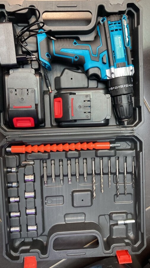 Шуруповерт с АКБ