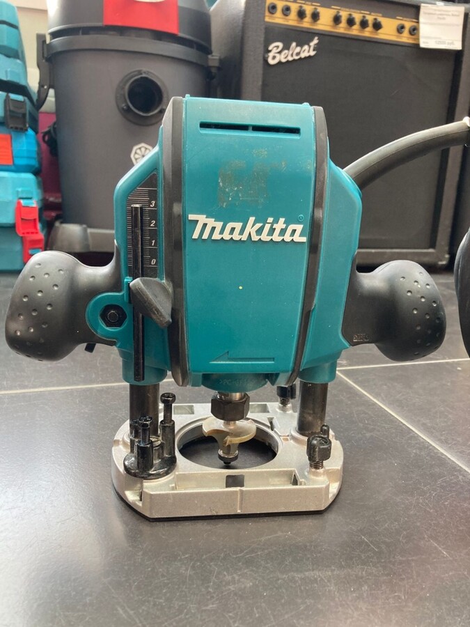 Фрезер Makita rp0900