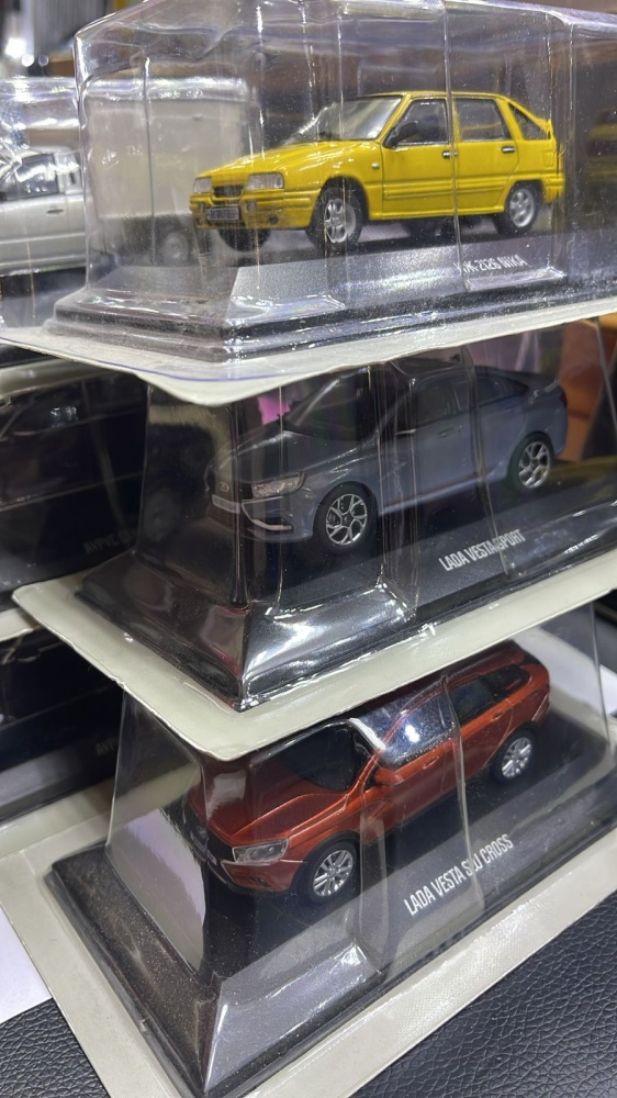 модель автомобиля 1:43