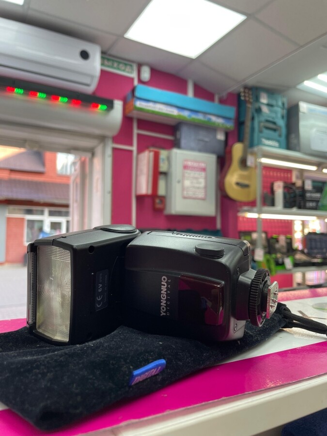 Вспышка Yongnou Digital YN-647 2