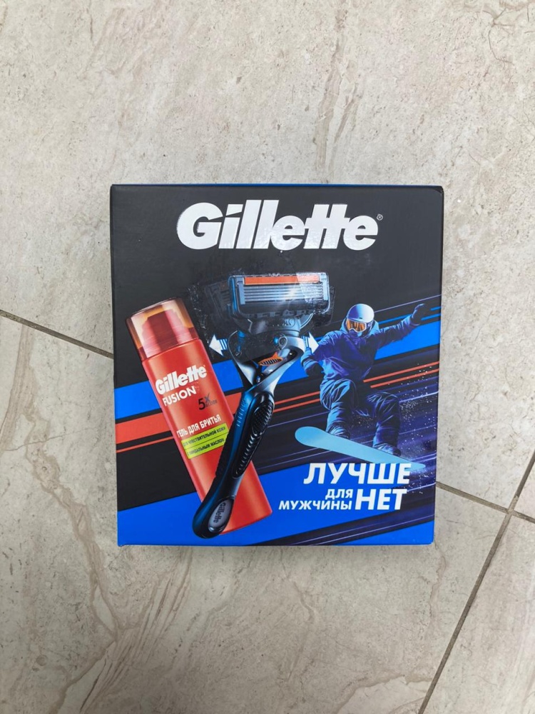 Набор с бритвой и гелем Gillette