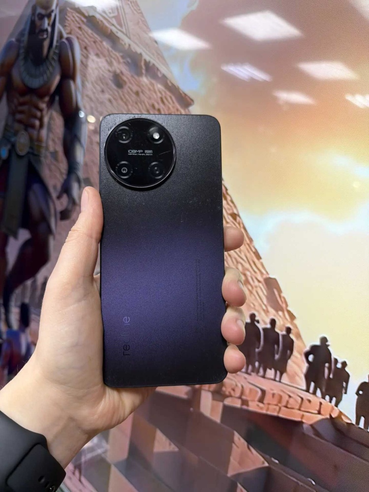 Смартфон Realme 11