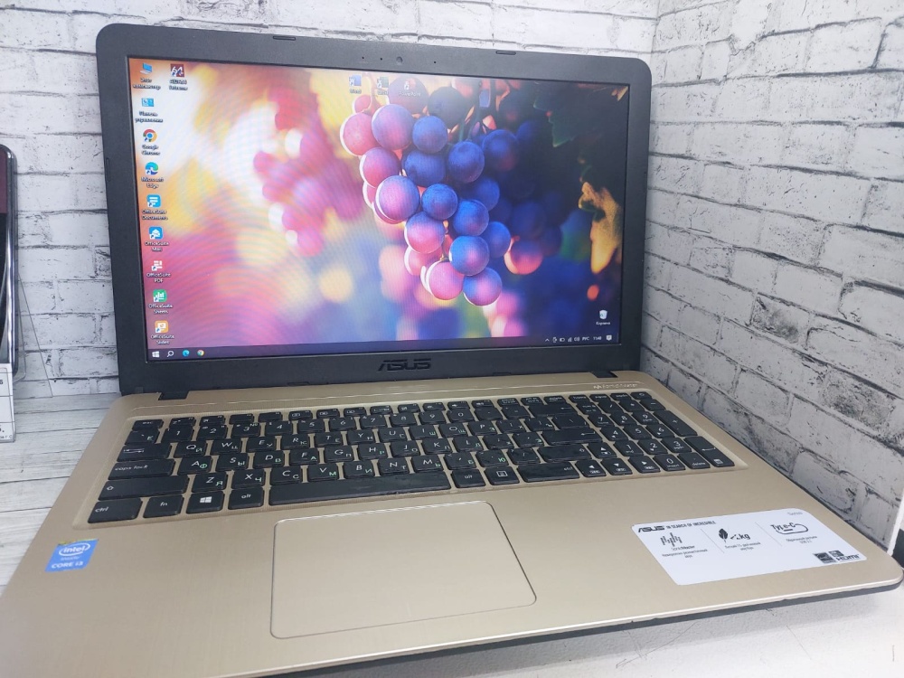 Ноутбук ASUS i3/8/256