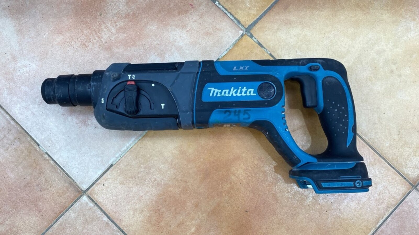 Перфоратор makita DHR241