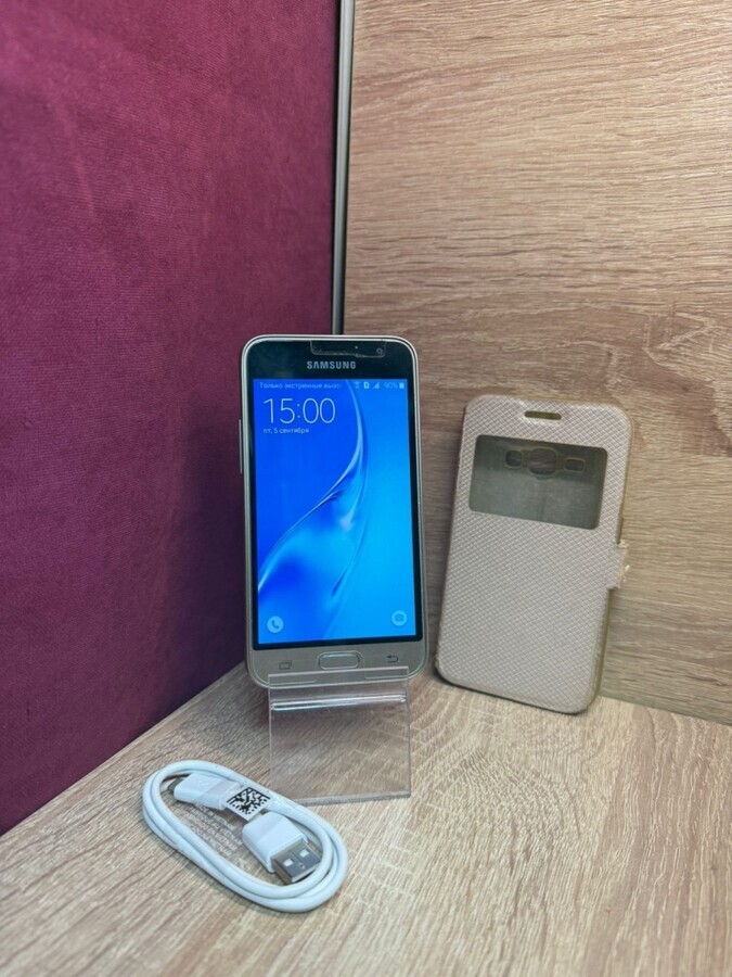 Смартфон Samsung J1 2016