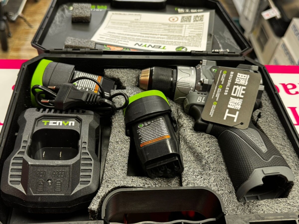 Шуруповерт TENYN 18V