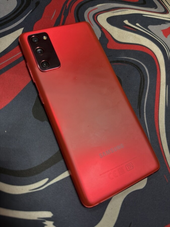 Смартфон Samsung S20 FE 8/128гб