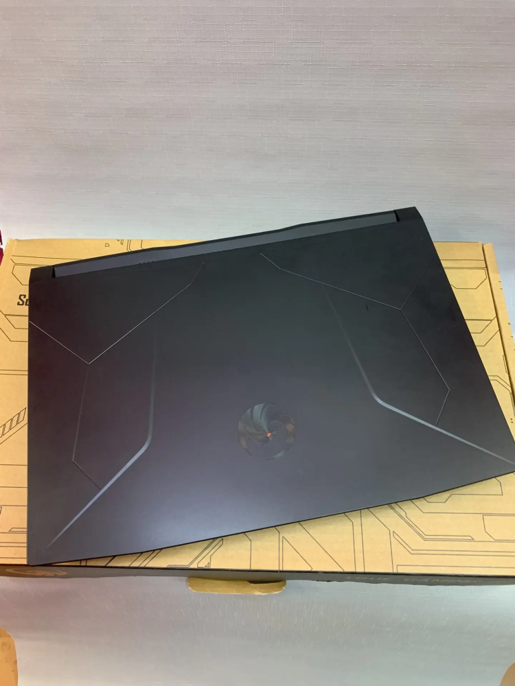 Ноутбук MSI bravo 15 c7vf-039xru