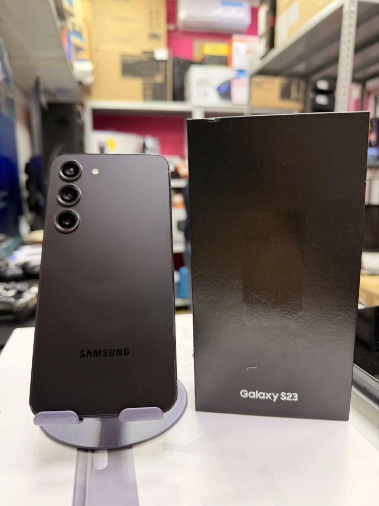 Смартфон Samsung S23 8/128GB