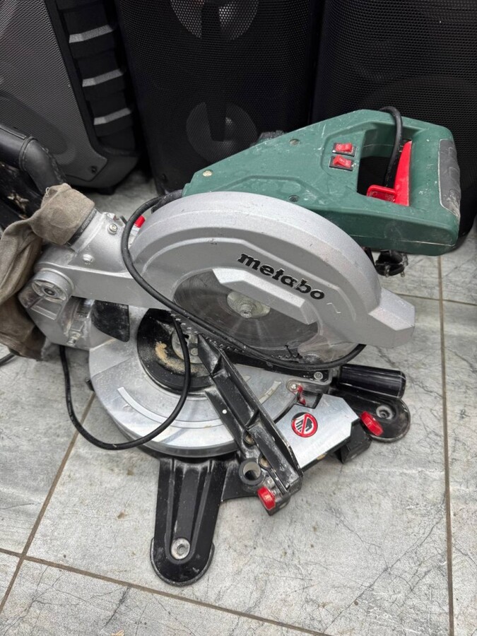 Торцовочная пила METABO KS216M