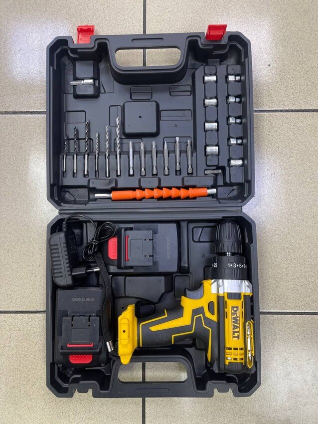 Шуруповерт Dewalt (китай)