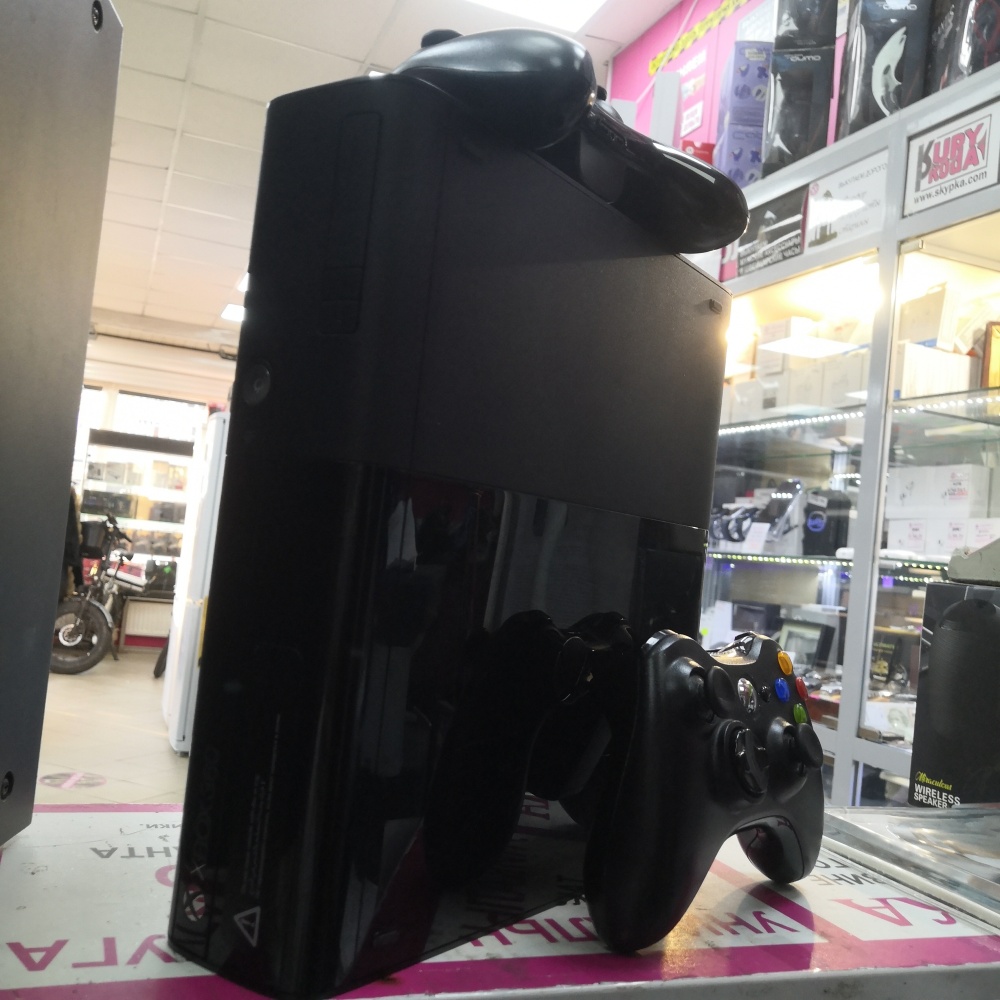 Игровая приставка XBOX 360