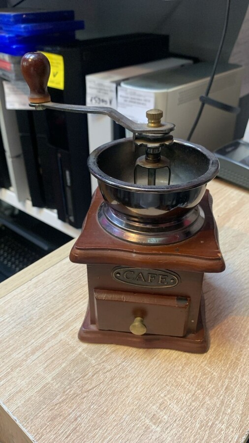 Кофемолка антикварная