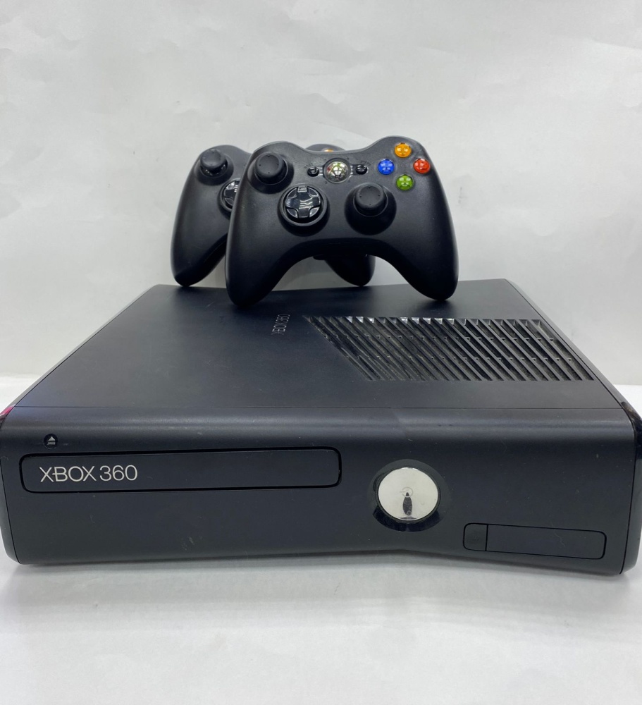 Игровая приставка XBOX 360