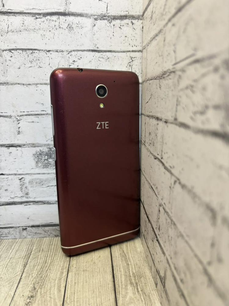 Мобильный телефон ZTE blade 1/8