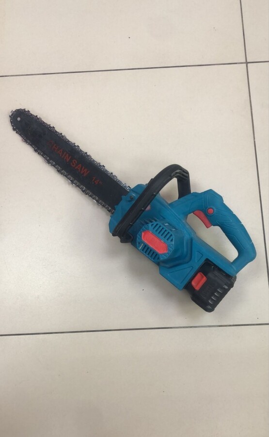 Цепная электропила Makita