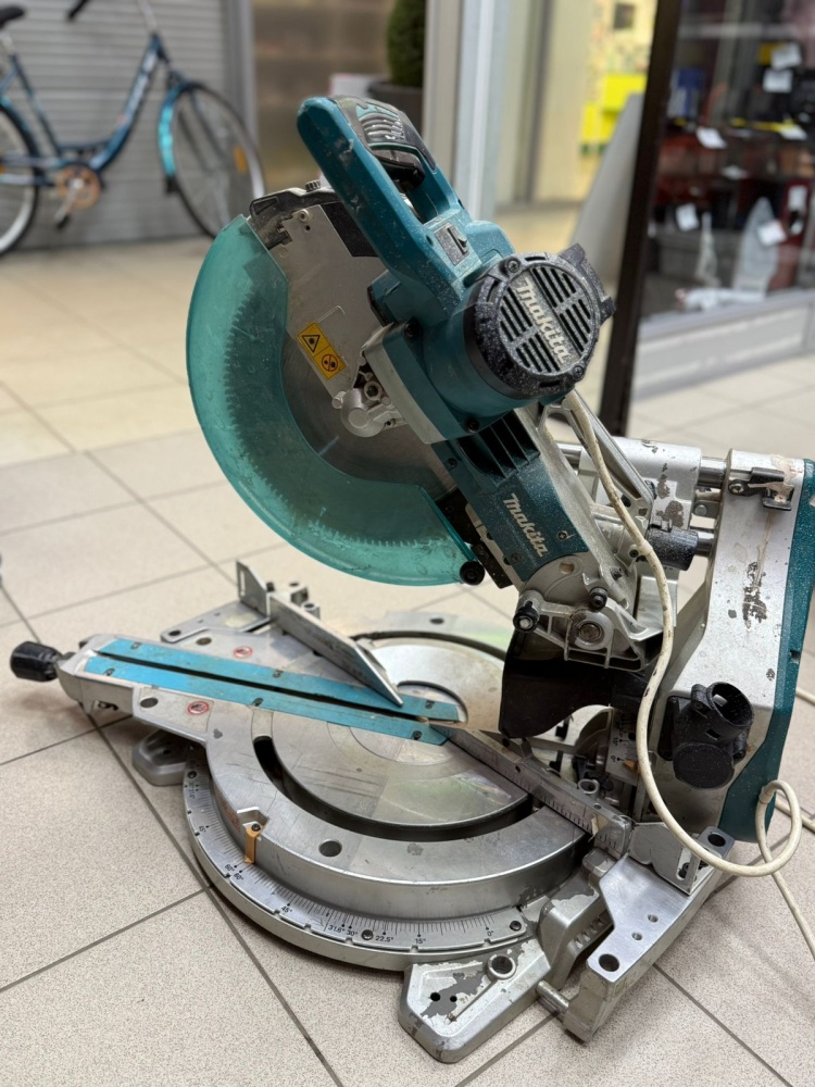 Торцовочная пила Makita LS1219L