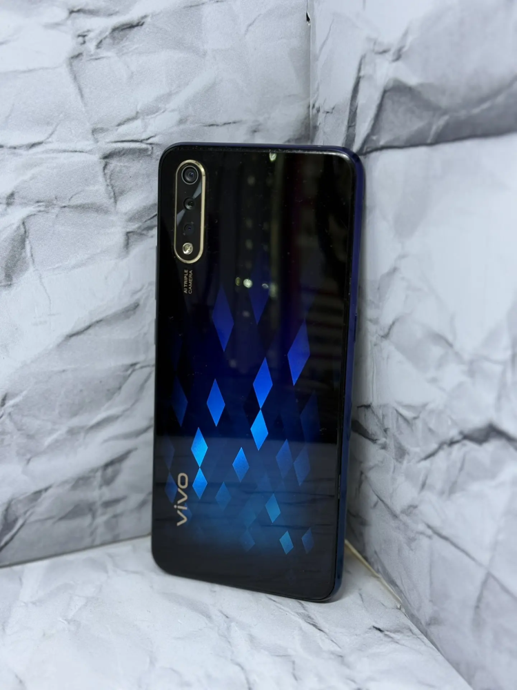 Смартфон Vivo 1907 6/128