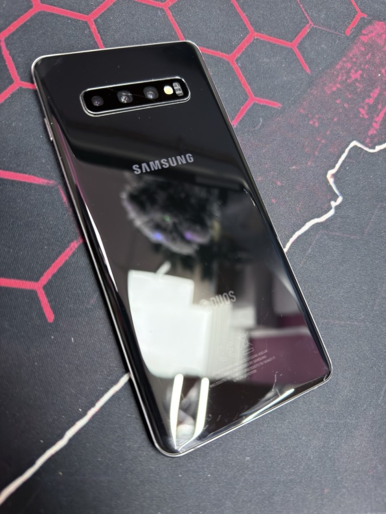 Смартфон Samsung S10 plus 8/128ГБ