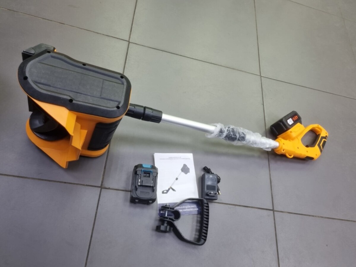 Снегоуборщик ручной на аккумуляторе.