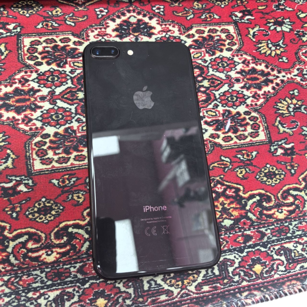 Смартфон iPhone 8+