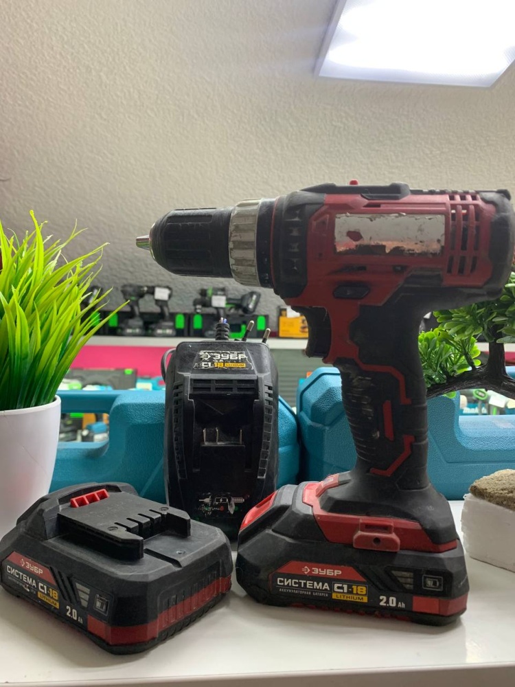 Шуруповерт Зубр