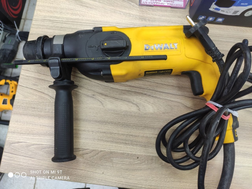 Перфоратор Dewalt D25103