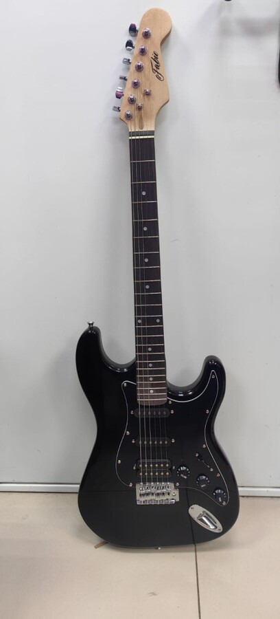 Электрогитара Fabio ST200