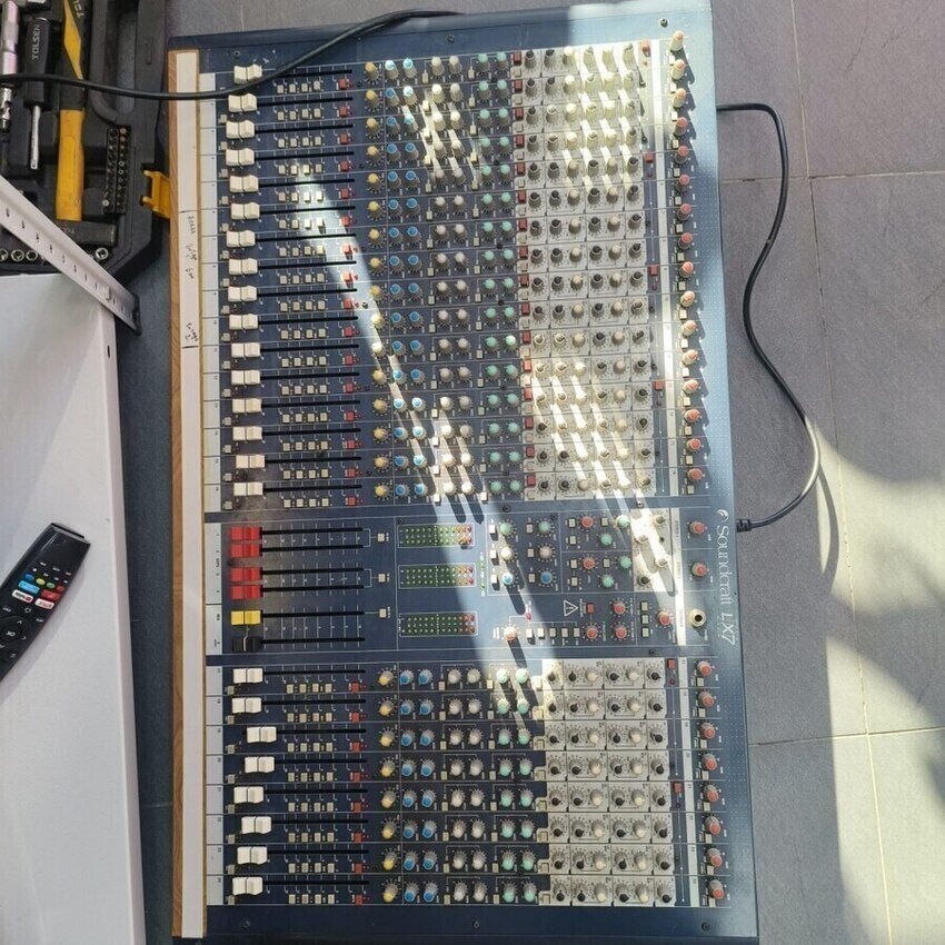 Звуковой микшер Soundcraft LX7 II