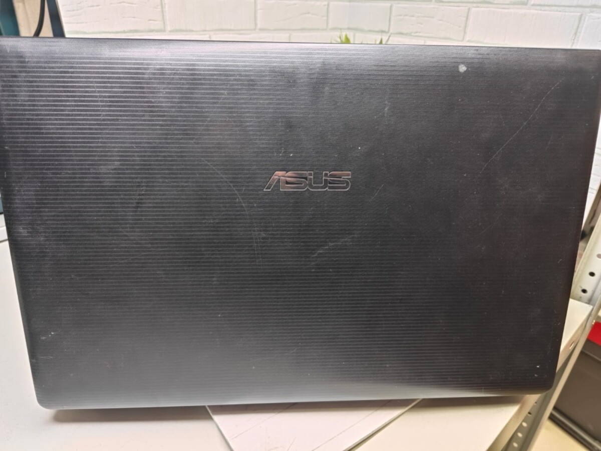 Ноутбук ASUS 4х2.6/6/240ssd