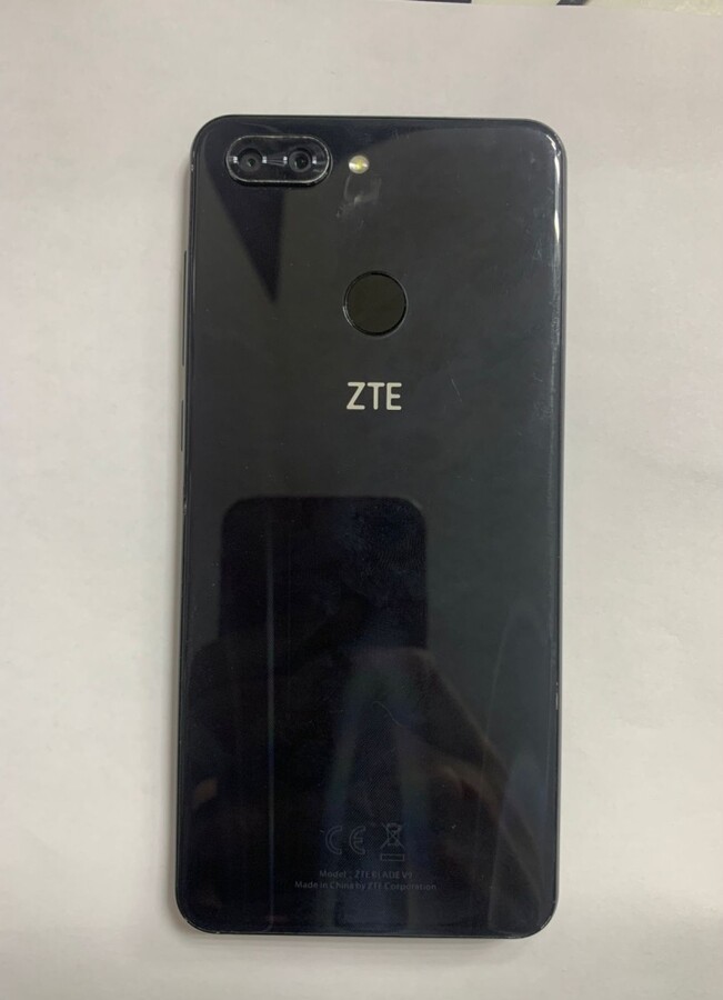 Мобильный телефон ZTE Blade v9