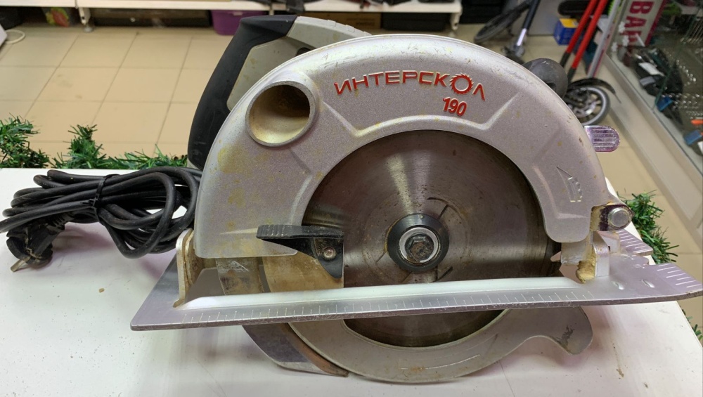 Циркулярная пила Интерскол ДП 190/1600 М