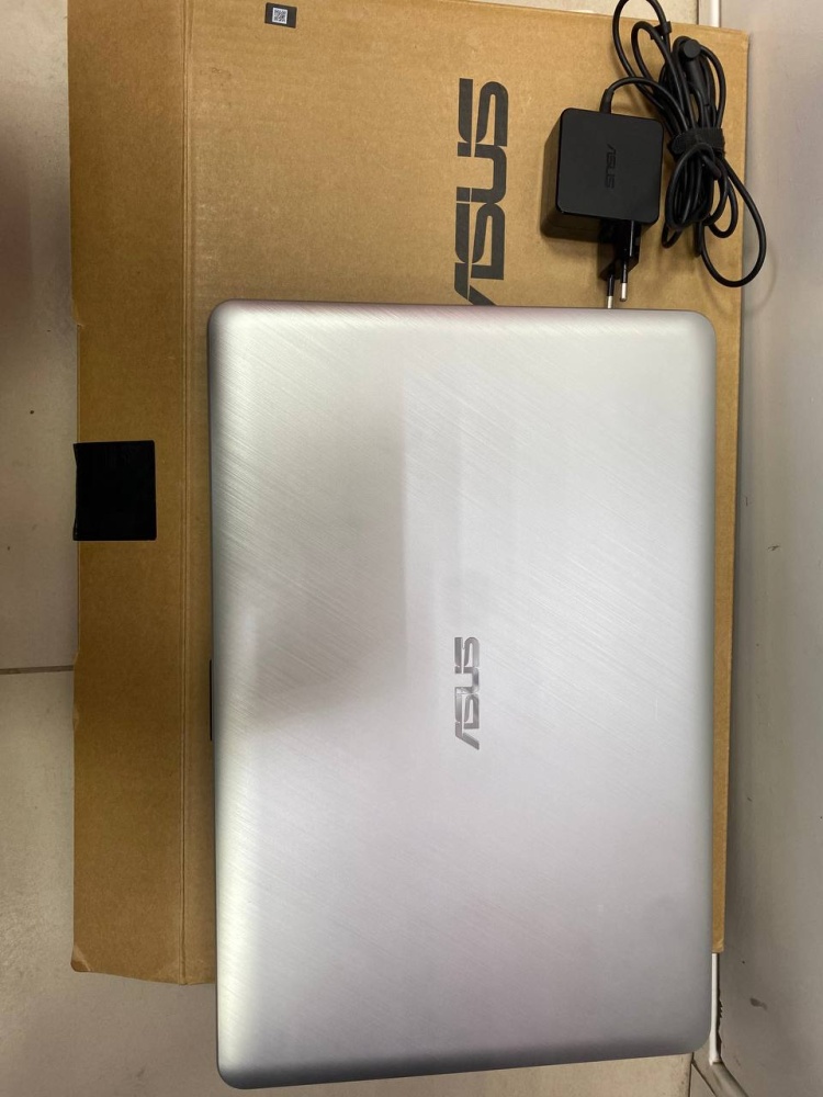 Ноутбук ASUS R543B