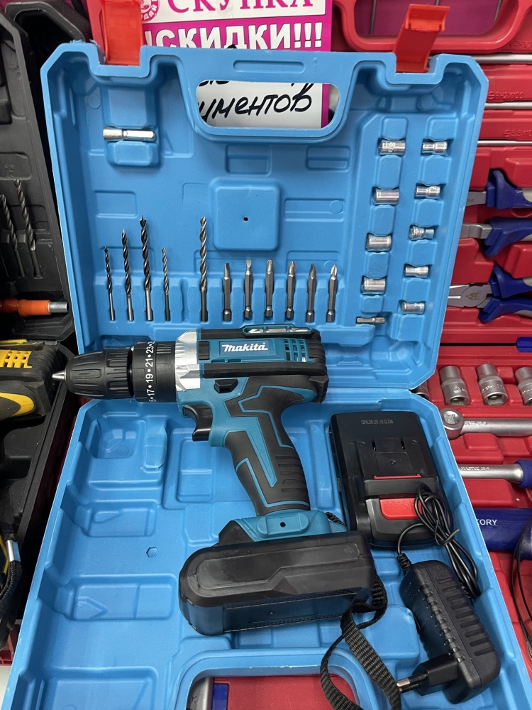 Шуруповерт Makita