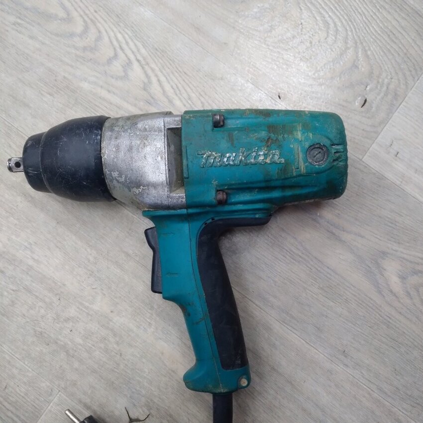 Болтоверт makita tw0350